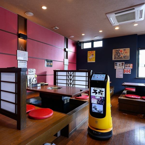 ゆっくりと過ごせるカウンター個室を増設。落ち着いた雰囲気の中で、周りに気兼ねなく焼肉を楽しめます◎配膳ロボットも設置し、スタッフとの接触も最小限に減らせるのも嬉しいポイント♪20名様以上50名様未満での貸切も可能で各種宴会にもオススメ。人数やご予算などお気軽にご相談ください。
