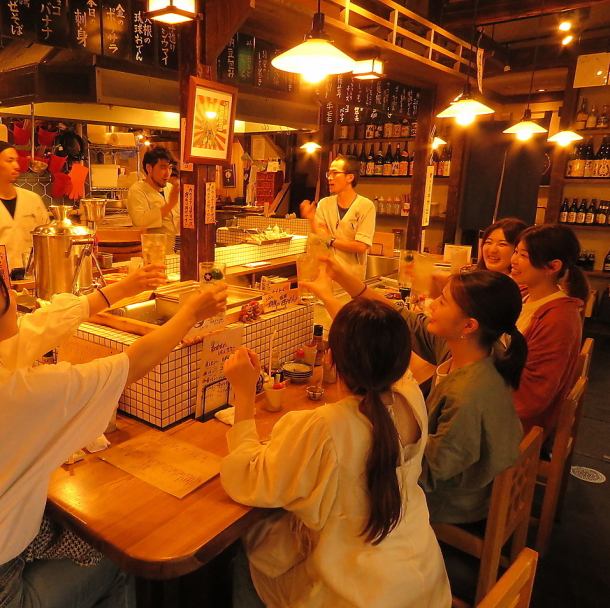 Enjoy the bar at the counter ♪ There are lots of fun staff! Feel free to even one person.