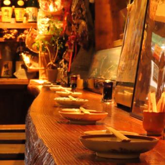 On the first floor, you can sit at the deep counter and watch the chefs at work in the open kitchen.Many businessmen and local office workers