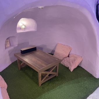 Private rooms with a "kamakura" motif♪ Can accommodate 2-4 people (up to 6 people if you pack a little closer together in each room).The seats, which make you feel as if you are surrounded by snow, are recommended for those who want to relax without worrying too much about their surroundings.