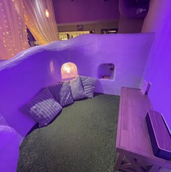 The snow-hut shaped private rooms on the second floor are surrounded by gentle curves, creating a special space where you can view the interior of the restaurant like a sparkling starry sky.It's popular for its comfortable atmosphere that makes you feel at home. The Kamakura seats on the second floor can accommodate up to three people (slightly packed together), but are ideal for two people.Please feel free to contact us by phone.