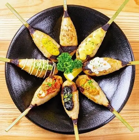 生から焼き上げる名物生つくねを110円で提供しております!