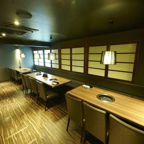 【適用於各種宴會】寬敞的餐桌可供最多 20 人專屬預訂!