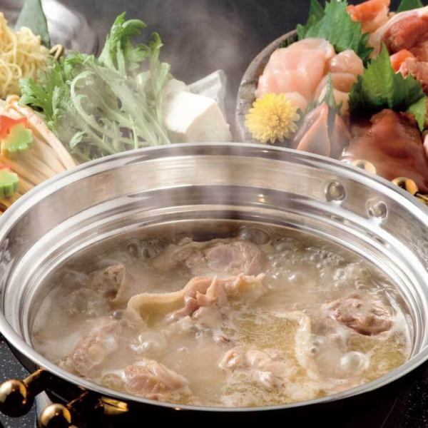 半日かけてじっくり煮込んだ超濃厚な鶏の「水炊き」