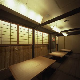 最大20名様までご利用頂ける、大人数向けの個室席もご用意しております！会社の宴会や、親族の集まりなどにもおすすめです。駅からのアクセスもよく、個室も広々とした空間になっておりますので、大きな荷物をお持ちでもご安心いただけます◎