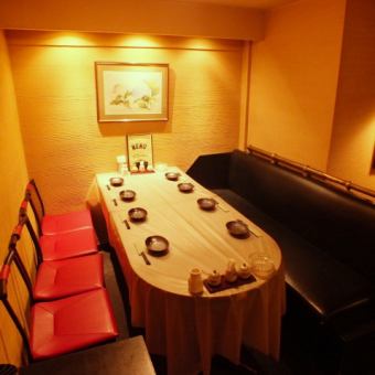 In the back of the shop is a table seat for 8 people.Please leave various banquets 【3 hour drink unlimited private room Izakaya Yokohama】