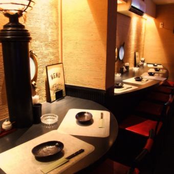 Spacious counter ★ A small round window as if you are in a boat is also fashionable [3 hours all you can drink private room Tavern Yokohama]