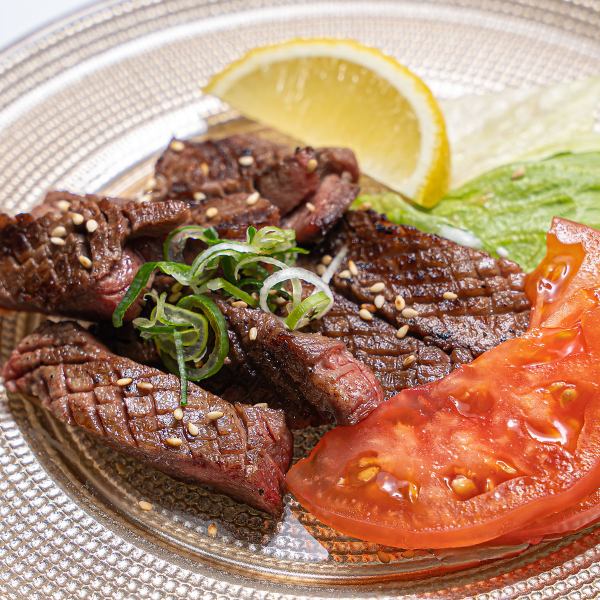 [Selected meat at a reasonable price] Superb grilled tongue 2,200 yen