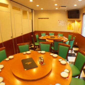 We also offer round table! Recommended for company banquets and family members' use ◎ Guide to complete private room with door!