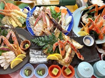 螃蟹壽喜鍋懷石料理【豪華】（共11道菜） 原價：13,500日元 → 13,000日元（含稅） *照片為2人份