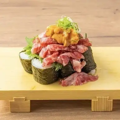 海膽牛肉壽司