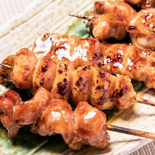 1本1本丁寧に炭火焼きで仕上げる串焼き
