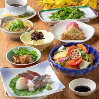 十木屋的标准套餐（共8道菜）附90分钟无限畅饮★4,500日元（含税） 最适合欢迎会、送别会、女孩之夜等。
