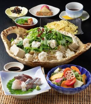 A hot topic in the media! Extremely popular! Offal hot pot course with 8 dishes and 120 minutes of all-you-can-drink included ★6,000 yen (tax included)