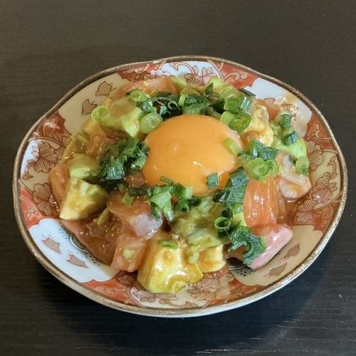 サーモンアボカドユッケ