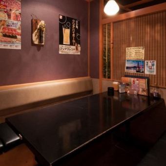 흡연 가능한 테이블 개인실입니다.2시간 드실 수 있는 연회 코스는 3,500엔부터 준비.생선회・스시・게…등 등 엄선 소재를 가격 가격으로!! 네!