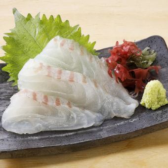 3 slices of red sea bream sashimi