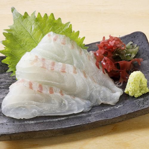3 slices of red sea bream sashimi