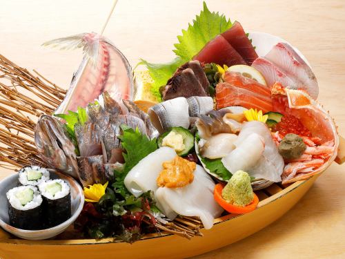 请享用我们引以为豪的新鲜生鱼片海鲜！