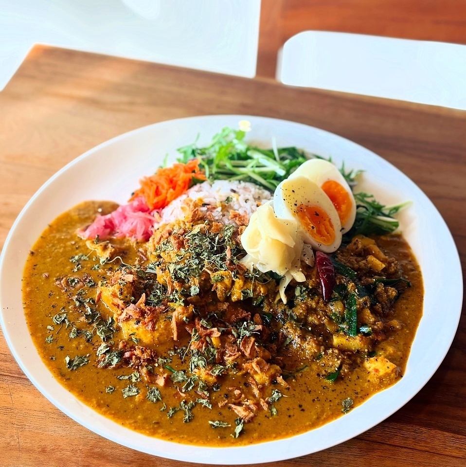 絶品スパイスカレーを楽しむ◎学園前スグ！