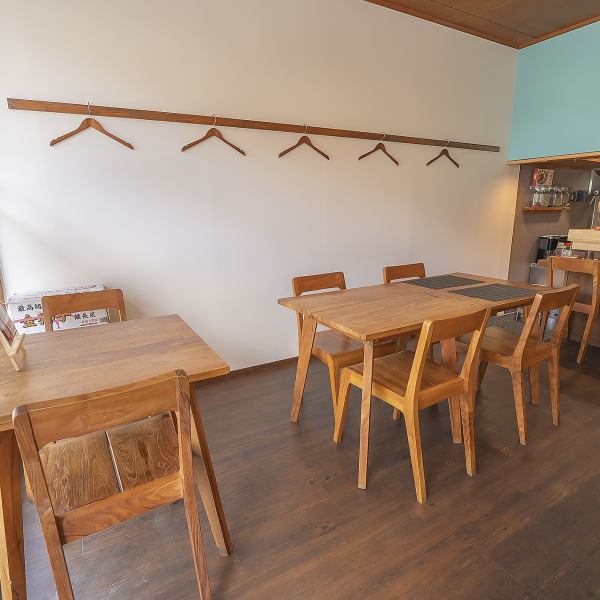 ランチ営業中のこのお店では、こだわりのスパイスカレーを楽しむことができます。明るく、入りやすい雰囲気の店内はランチにもぴったり◎ランチのカレーは売り切れ次第終了のため、早めのご来店がおすすめです。