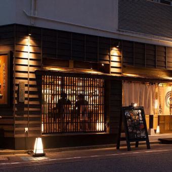 【個室テーブル席：4名×2卓／2名×1卓】