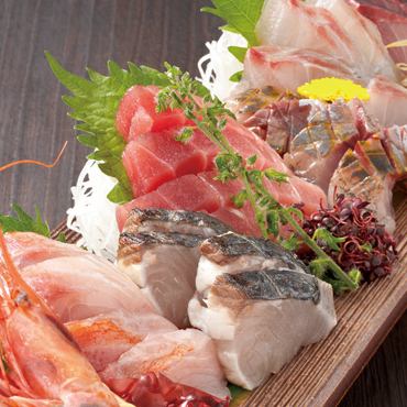 産地にこだわった旬の鮮魚をそのまま楽しむ『本日のお造り』