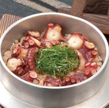 いつでも炊き立てが楽しめる魚釜の『釜めし』