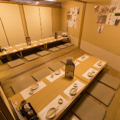 It is a private room for digging digging for 15 to 20 people.It has the perfect size for a banquet.(No smoking)