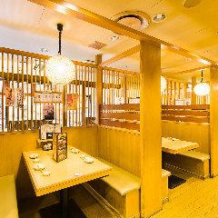 Table seat behind the counter.3 ~ 4 seats.It is a seat where you can enjoy a meal while feeling the liveliness of the shop.(No smoking)
