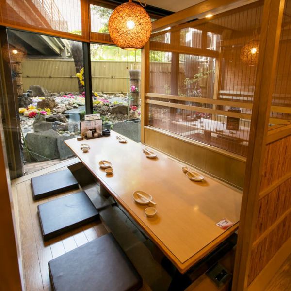 [Banquet maximum of 50 people] A quaint gate on the first floor.The Japanese-style appearance makes you think of a relaxing interior.A restaurant where you can get fresh, seasonal fish every day.