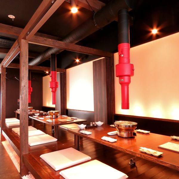 We have tatami seating for up to 22 people.You can change the atmosphere by adjusting the volume of the lighting.It is also very popular for company parties.We also have a smokeless roaster, so you won't have to worry about odors.We also regularly disinfect our seats and menu tables.