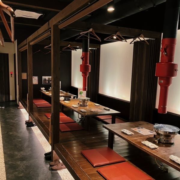 We have tatami seating that can accommodate up to 22 people. You can change the atmosphere by adjusting the lighting volume.It is also very popular at company parties.We also have a smokeless roaster so you don't have to worry about smells.We also regularly disinfect our tables and menus.