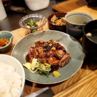 B.おばんざいメインセット ステーキセット