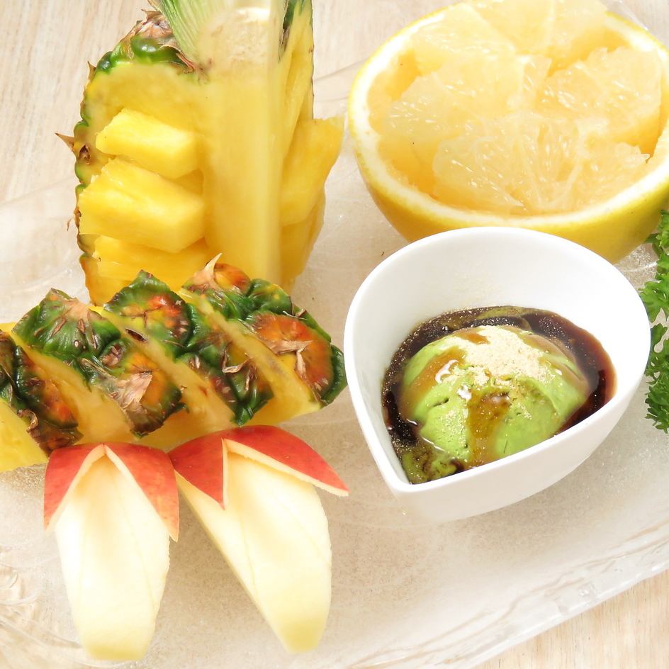 We have a refreshing fruit surprise plate ♪