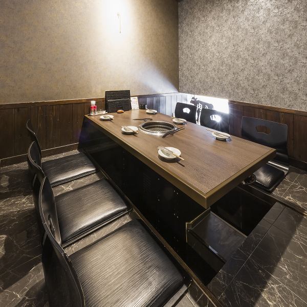 [All seats on the 2nd floor are private rooms! Perfect for a date] A beautiful restaurant along the Dotonbori River!! Two people are also welcome in a private room!