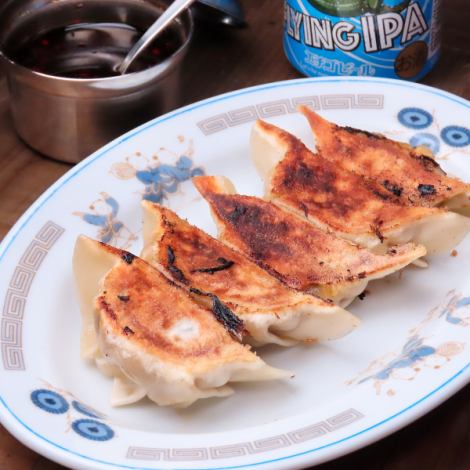香豚使用！自家製餃子は外せない名物メニュー