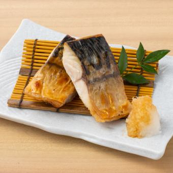 [Seafood dishes] Grilled salted mackerel