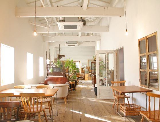 食と住をモチーフとした内装はデートや普段使いに◎ゆったりと♪