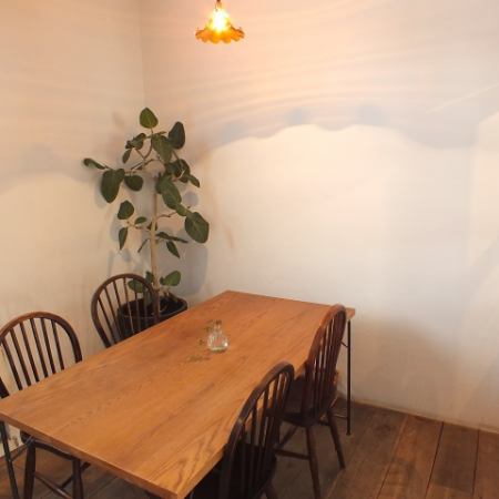 Popular private room! If you connect the seats, you can accommodate up to 8 people! * Please fill in your name and address when you come to the store.If you do not cooperate, we will refuse to enter the store.