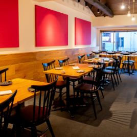 15名様～25名様の少人数で貸切可能。2階フロアを個室感覚でご自由にご利用下さい！