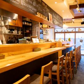 木目調の可愛い店内で美味しいお料理と美味しいお酒でゆったりと♪