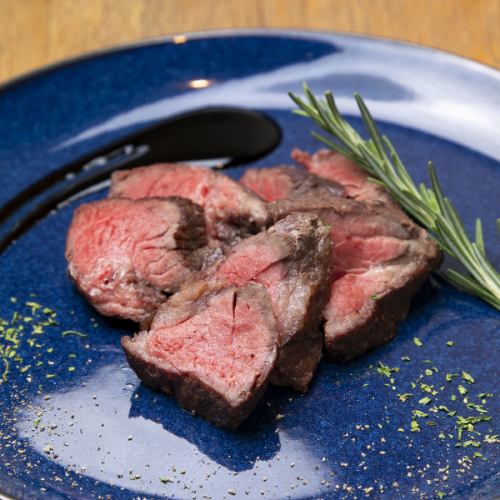 【和牛うちひらステーキ】ソムリエが厳選した、お料理に相性抜群のワインも多数ご用意しております！