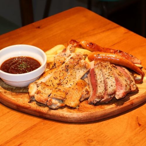 牛肉、鸡肉、香肠的豪华正宗肉拼盘♪