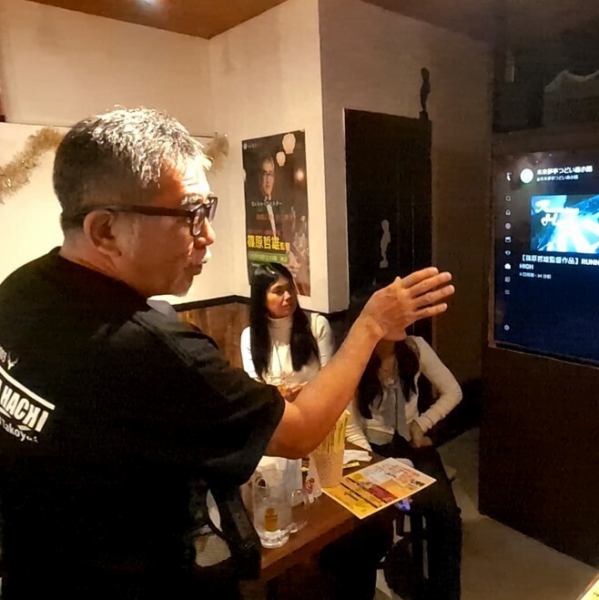 大型モニター完備のアットホームな空間で、こだわりの料理やお酒を味わいながら、月に一度開催される映画監督を招いての特別な映画会で、深い感動と新しい発見に満ちた豊かな時間をお過ごしいただけます♪