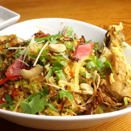 【名物】スパイスの香りが味覚を刺激！当店のマトンビリヤニは必食の一品です！