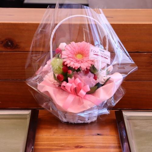 Surprise your anniversary with a bouquet of flowers