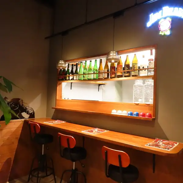 おひとり様も大歓迎♪カウンターは3席ございます。