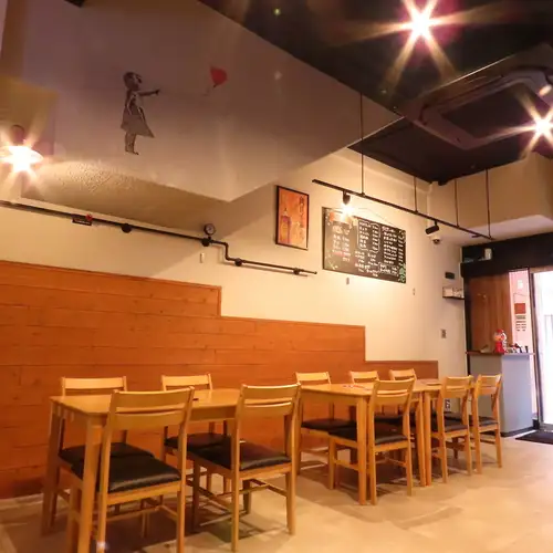 明るくおしゃれな店内★