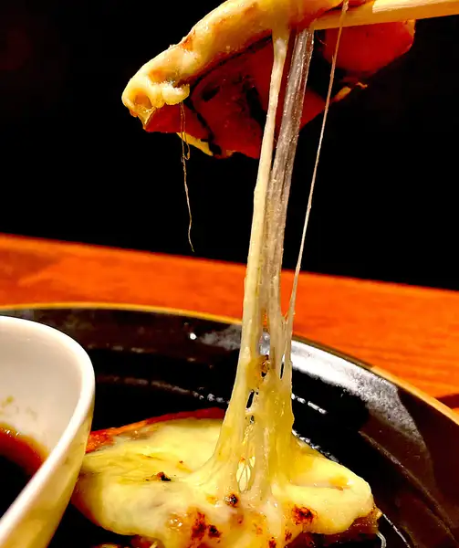 女性に人気のサラダやエビ、チーズ料理　各種